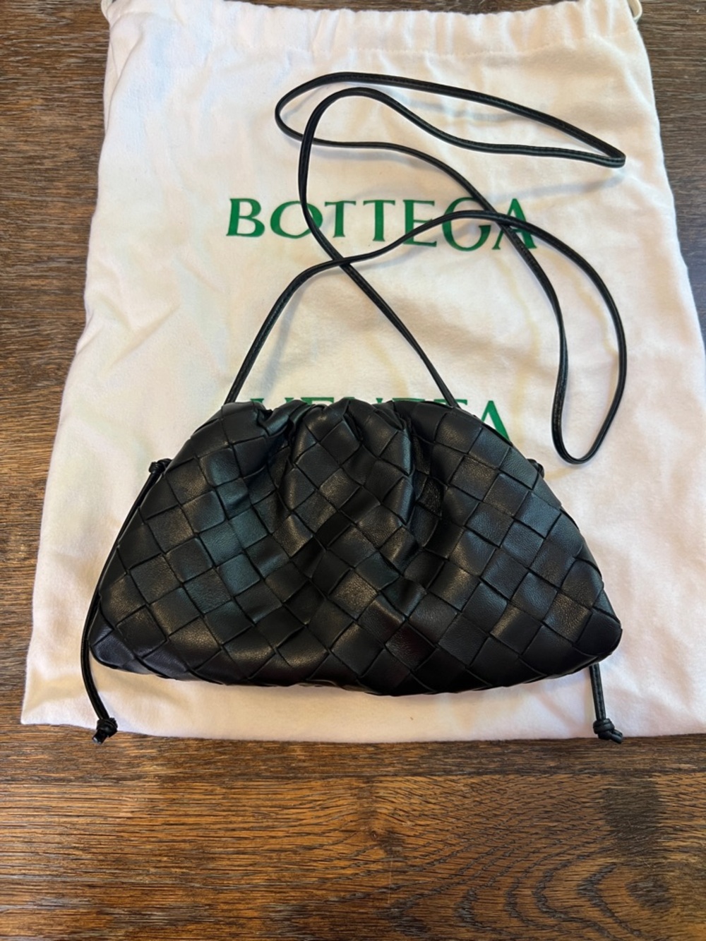 Bottega Veneta Black Woven Leather Crossbody Pouch - Picture 3 of 9